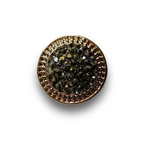 NWOT- Magnolia and Vine “Razzle Dazzle Black Diamond” Snap